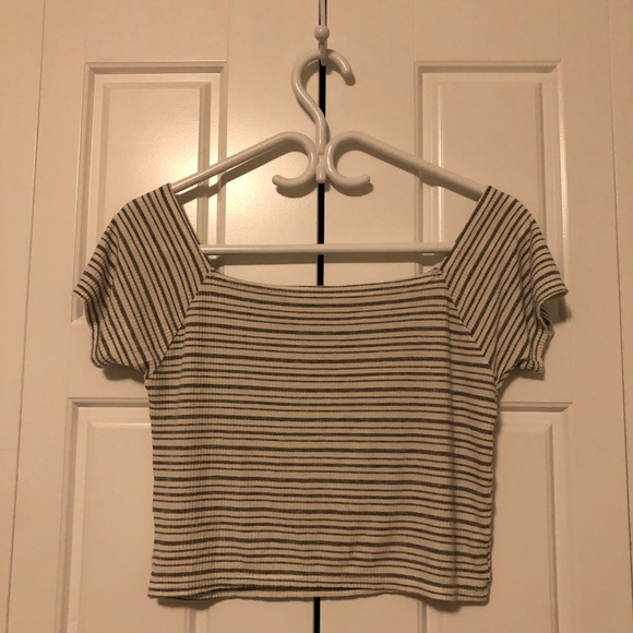 Shoulder Top 💕 - Picture 1 of 5